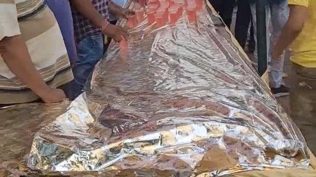 ज्येष्ठ माह के चौथे मंगलवार को पूड़ी-सब्जी का वितरण