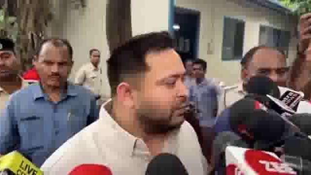 बिहार के विपक्षी नेता तेजस्वी यादव ने नीतीश कुमार की सरकार पर हमला बोलते हुए कहा है कि भाजपा-नीतीश सरकार में बैठे लोग सत्ता के नशे में इतने धुत्त हो गए हैं कि उन्हें बिहारवासियों की बढ़ती सुरक्षा चिंताओं का आभास तक नहीं हो रहा।#politics