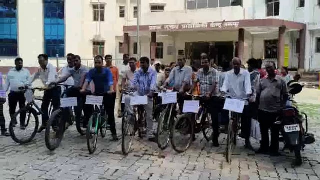 मतदाता जागरूकता को लेकर निकाली गई साइकिल रैली।