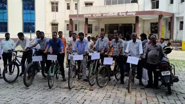 मतदाता जागरूकता को लेकर निकाली गई साइकिल रैली।