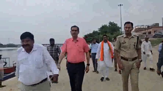गंगा दशहरा की तैयारीयों को लेकर डीएम एसएसपी और नगर आयुक्त ने किया विभिन्न यमुना घाटों का निरीक्षण, दिए आवश्यक निर्देश