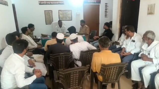 नौगढ़ थाना सभागार में बकरीद और गंगा दशहरा की सुरक्षा को लेकर उप जिलाधिकारी की अध्यक्षता में हुई पीस कमेटी की बैठक 