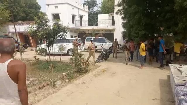 संग्रामपुर थाना के पूरे रामा चौहान गांव में दलित युवक की हत्या बाद एसपी पहुंचीघटना खुलासे केलिएबनीटीमेआश्नाई बतायाजारहा 