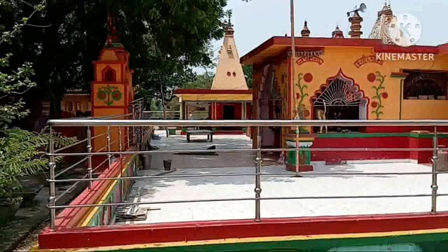 प्रखंड के देवी मंदिरों में श्रद्धालु भक्तों के द्वारा शीतला माता को चढ़ाया जा रहा है जल, की जा रही पूजा अर्चना