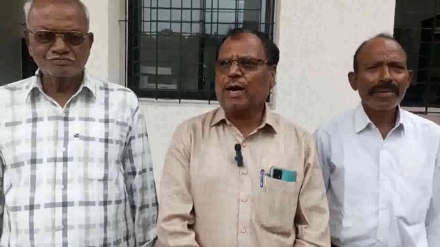 डॉ. बाबासाहेब आंबेडकर यांचा पुतळा प्रशासनाने जिथे होता तिथे सन्मानाने बसवावा अन्यथा आंदोलन