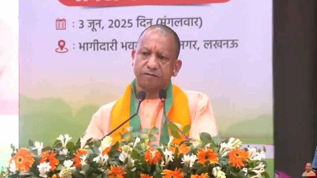 Respected Atal's उत्तर प्रदेश में भी दो नए AIIMS का शुभारंभ हुआ है।
मुख्यमंत्री योगी आदित्यनाथ ने कहा कि श्रद्धेय अटल बिहारी वाजपेयी जी की सरकार ने देश में 6 AIIMS की स्थापना की थी, वहीं प्रधानमंत्री नरेंद्र मोदी जी के नेतृत्व में 22 अतिरिक्त नए AIIMS बनाए गए हैं। 
#politics