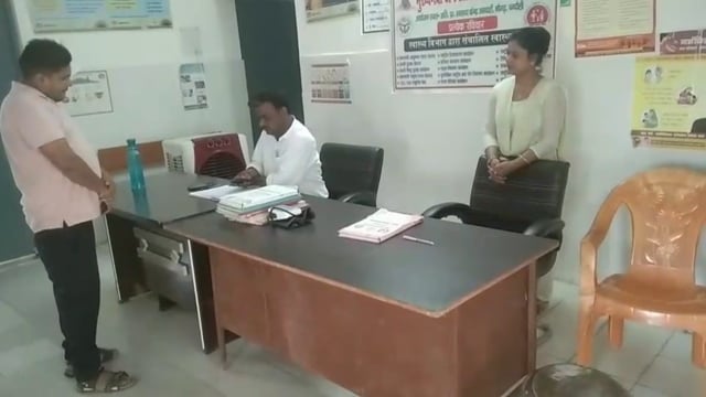 अमदहां चरनपुर प्राथमिक स्वास्थ्य केंद्र का उप जिलाधिकारी ने किया औचक निरीक्षण दो मिले अनुपस्थित नोटिस जारी