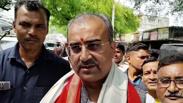 स्वास्थ्य मंत्री का भाजपा कार्यकर्ताओं ने किया अभिनंदन। कोरोना से सतर्क रहने की कही बात।