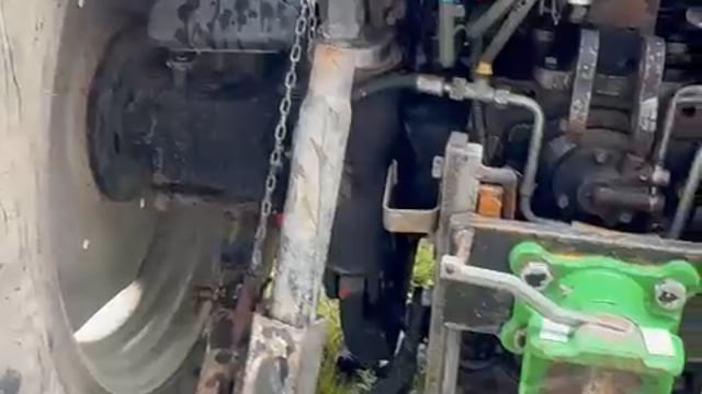 Deutz-Fahr Agrotron 135 video thumbnail 0