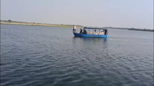 मथुरा के थाना शेरगढ़ क्षेत्र में गंगा दशहरा पर स्नान के दौरान यमुना में डूबा युवक, गोताखोरों ने देर शाम तक तलाशा युवक, नहीं लगा कोई सुराग।