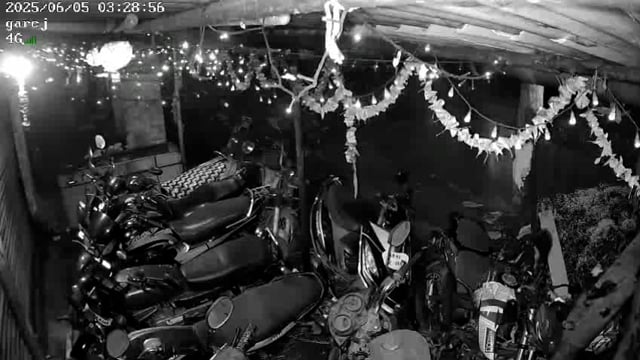 गुलाब ऑटो गैरेज के सामने हुआ पेट्रोल चोरी सीसी कैमरा में तीन चोर दिखाई दिया