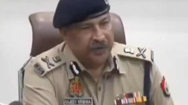 मीडियाकर्मियों को लेकर यूपी के नए DGP राजीव कृष्ण ने  पुलिस अधिकारियों को स्पष्ट संदेश दिया
जनता के बीच काम कर रहे मीडिया कर्मियों को पुलिस प्रशासन द्वारा परेशान ना किया जाए उनकी बात को सुनकर निस्तारण किया जाए।
🌹🌹कृष्णा सिंह..✍️🌹🌹