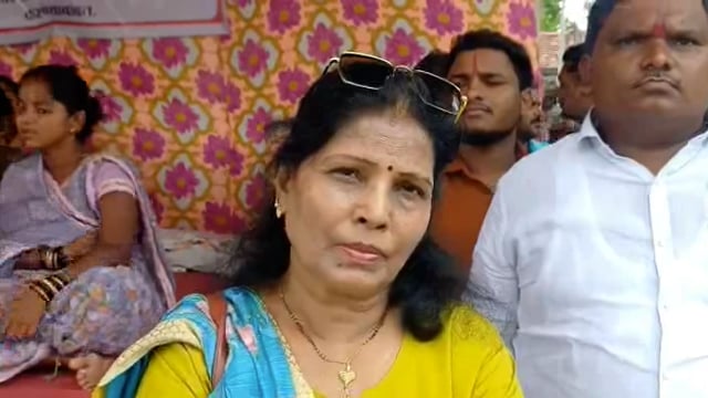 शिवसेना उबाठा भायखळा विधानसभा क्षेत्र संघटक विजया वाळुंज यांची आंदोलन स्थळी भेट