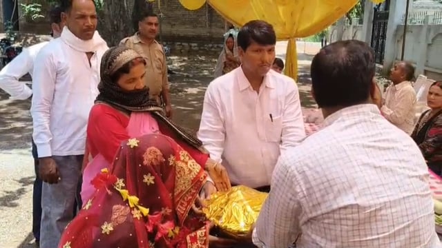 प्राथमिक विद्यालय हरिया बांध जन चौपाल में उप जिलाधिकारी ने तीन बच्चों का अन्नप्राशन और तीन महिलाओं का कराया गोद भराई