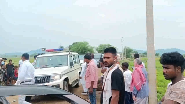 नवनिर्मित पुल एवं आंगनबाड़ी केंद्र भवन का विधायक ने समारोह पूर्वक फीता काटकर किया उद्घाटन,मौके पर ग्रामीणों की उमड़ी भीड