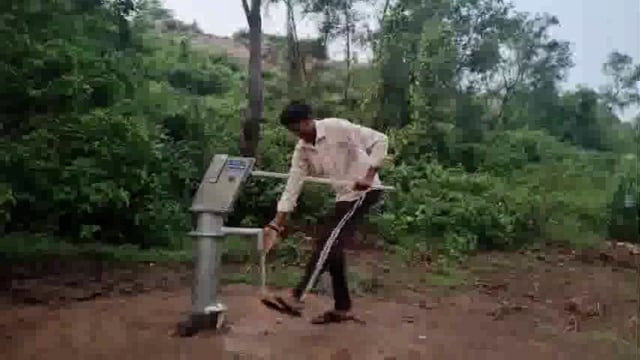 खबर का असर पीएचडी विभाग में जेठौर पहाड़ी एवं आंगनबाड़ी केंद्र में लगाया चापाकल।