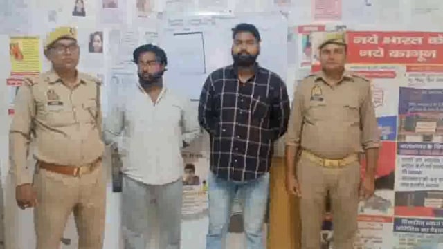 वृंदावन पुलिस ने फ़र्ज़ी माधव बाउंसर के 2 बाउंसरों को किया गिरफ्तार, बांके बिहारी मंदिर में श्रध्दालुओं से वीआईपी दर्शन कराने के नाम पर ऐंठते थे रूपए।