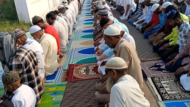 मेरठ बहसूमा के ग्राम सैफपुर फिरोजपु रामराज में अदा की ईद-उल-अजहा की नमाजः देश की अमन शांति के लिए की गई दुआ, सुरक्षा के व्यापक इंतजाम