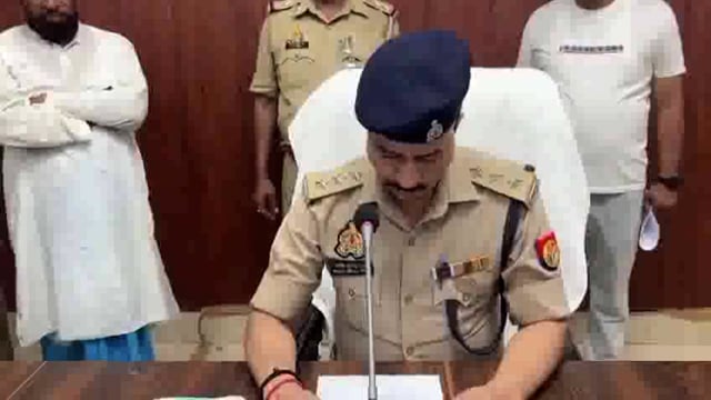 Chandauli: Impostor Maulvi Islamuddin, who was absconding for a long time, arrested, accused of cheating 26 lakhs in the name of Tantra-Mantra#police