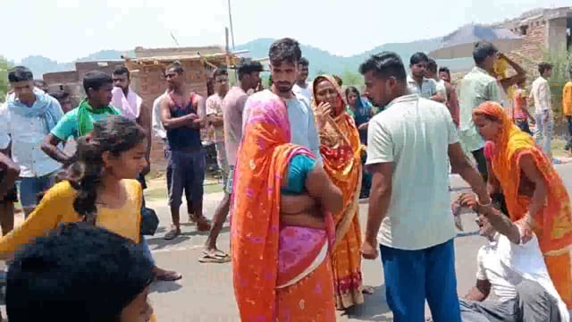 बेकाबू तेज रफ्तार ट्रक ने 10 वर्षीय बच्चे को रौंदा, मौके पर ही बच्चे की हुई मौत गुस्साये ग्रामीणों ने सड़क को किया जाम