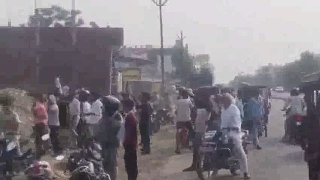 Bulandshahr: Huge fire in a junk warehouse, stampede in the area due to late arrival of fire brigade#fire