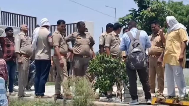 फरह क्षेत्र में अज्ञात चोरों ने कालोनी से बीती रात विधुत ट्रांसफार्मर का कीमती सामान किया चोरी, चोरों के हौंसले बुलंद, चोरों की तलाश में जुटी पुलिस।