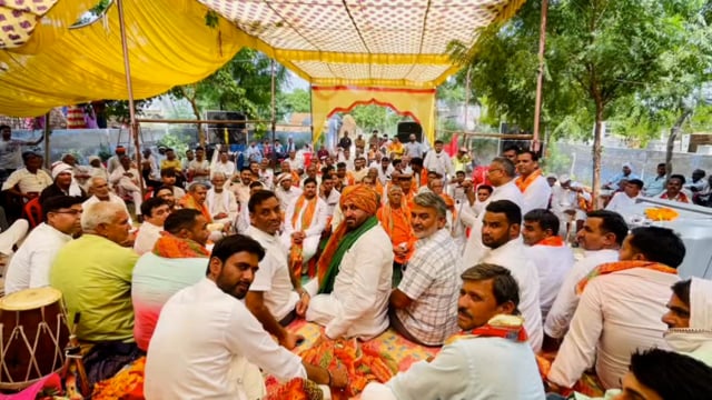 राया क्षेत्र के जोगपुरा बाढोन में आयोजित किसान संवाद सम्मेलन और पानीगांव के सात दिवसीय धार्मिक कार्यक्रम में पहुंचे एमएलसी योगेश नौहवार।