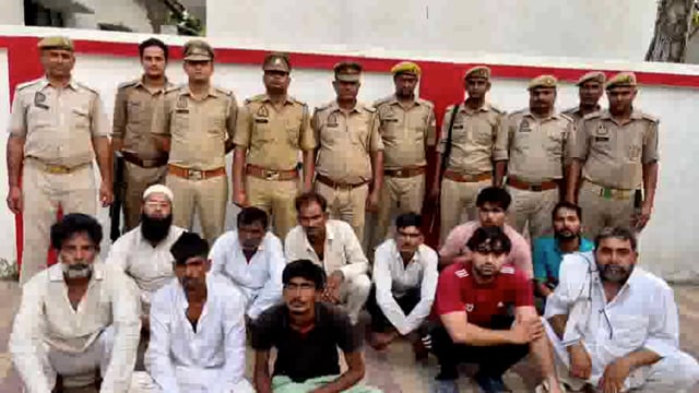 गोवर्धन में गौ हत्या के इल्ज़ाम में पुलिस ने 74 के खिलाफ दर्ज की एफआईआर, 11 को गिरफ्तार कर भेजा गया जेल।