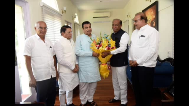 बस्वराज पाटील कौळखेडकर यांनी केंद्रीय मंत्री नितीन गडकरी यांची दिल्ली येथे घेतली भेट