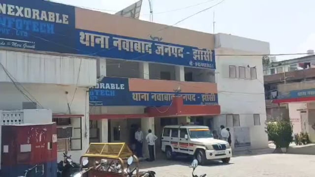 झांसी बुंदेलखंड इंस्टीट्यूट ऑफ इंजीनियरिंग एंड टेक्नोलॉजी के बीटेक सेकंड ईयर के स्टूडेंट को चोरी के मामले में अरेस्ट किय