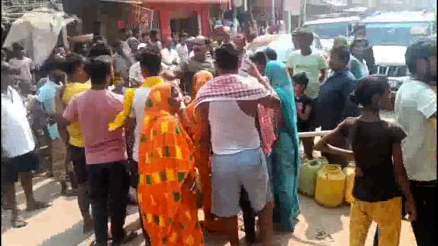 BANKA NEWS: पानी की घोर समस्या को लेकर ग्रामीणों ने किया सड़क जाम, यातायात बाधित #jansamasya #Banka 