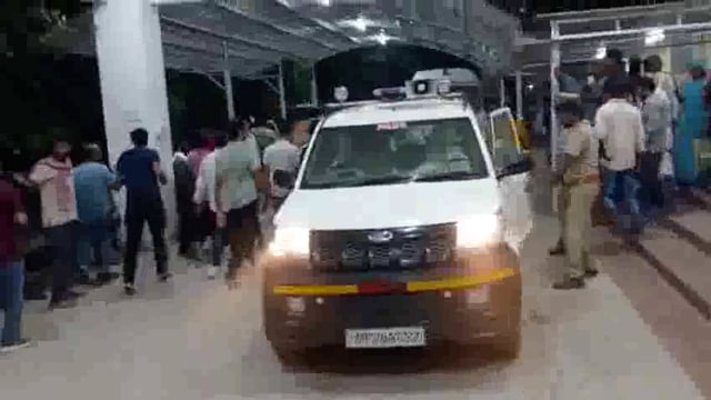  गाजीपुर कोर्ट से रिमांड मिलने पर सोनम को लेकर पटना गई मेघालय पुलिस