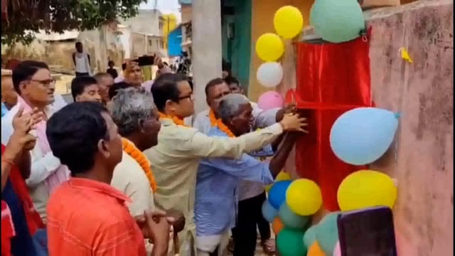 साढ़े सात लाख रुपए की लागत से बने पीसीसी सड़क का जिप सदस्य ने समारोह पूर्वक फीता काटकर किया उद्घाटन 