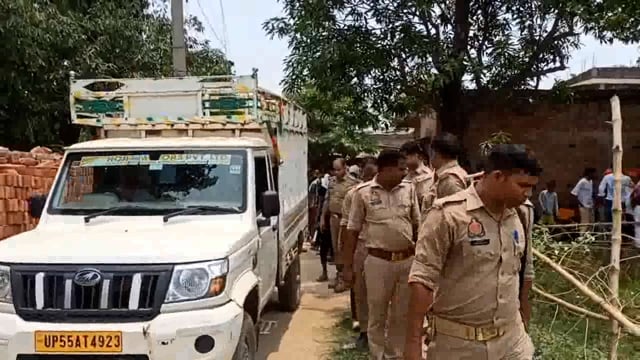 लौकिया गांव में 8 जून को संदिग्ध परिस्थितियों में मिट्टी के अंदर मिली थी लाश, दुबारा शव का कराया जा रहा पोस्टमार्टम 