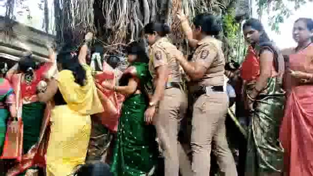 आज वटपोर्णिमेनिमित्त महिलाच्या उत्सवात पोलीस महीला ही सामिल वैवाहिक जीवनाचे नाते दृढ करणारा, पतीच्या दीर्घायुष्यासाठी प्रार्थना करणारा, वटपौर्णिमेचा सण साजरा झाला.