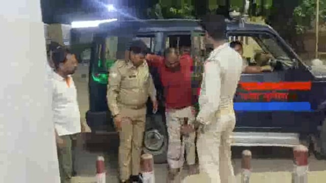 चकिया पुलिस व स्वाट टीम ने मुठभेड़ के बाद कुख्यात बदमाश विशाल पासी को किया गिरफ्तार 