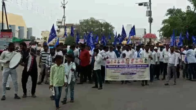 आटपाडी शहरातील डॉ. बाबासाहेब आंबेडकर बचत भवन येथेच पुतळा उभारावा या मागणीसाठी मोर्चा 