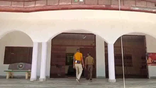 योगीराज में खनन माफिया का आतंक पत्रकारों को दी जा रही है जान से मारने की धमकी डीएम को ज्ञापन सौंपा