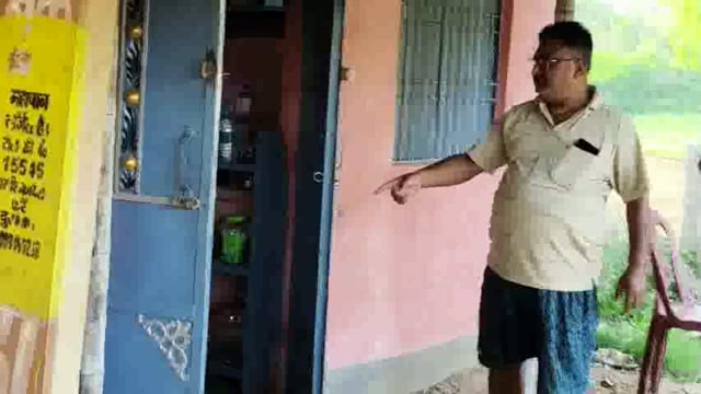 डुमरामा में भाजपा नगर अध्यक्ष की दुकान एवं एक स्कूल सहित चार जगहों का ताला चोरों ने तोड़ा।