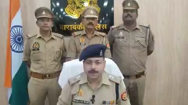 बाराबंकी पुलिस ने जहांगीराबाद में लूट के दो मामलों का किया पर्दाफाश, लखनऊ में यात्रियों से लूट करने वाले 5 आरोपी गिरफ्तार, लूट के लगभग 10 हजार रुपये, 4 मोबाइल फोन, ब्लूटूथ, ब्रेसलेट, अवैध तमंचा व कारतूस एवं घटना में प्रयुक्त दो कार बरामद, किराए की कार में सवारी बैठाकर करते थे लूटपाट। #Barabanki