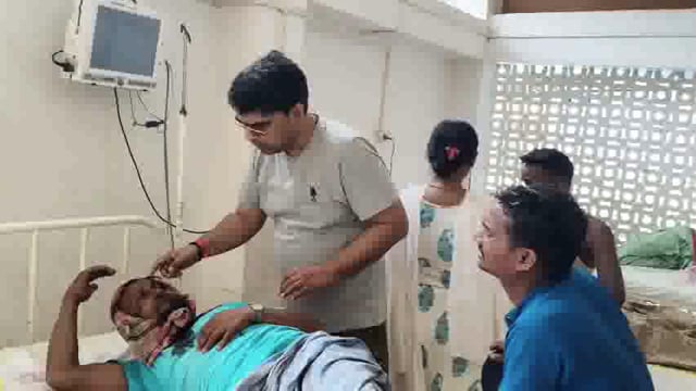 दौना गांव में रास्ते में मिट्टी गिराने को लेकर हुए विवाद में एक पक्ष से आधे दर्जन लोग जख्मी।