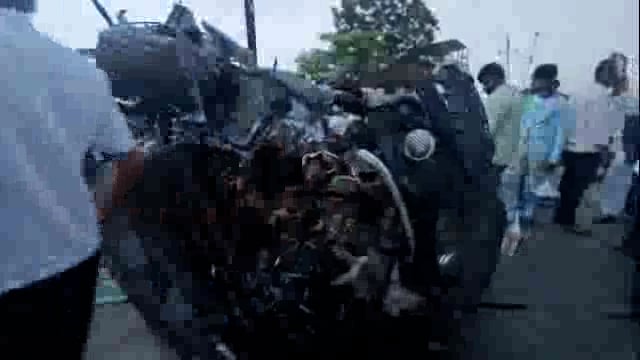 उदगीर जवळ कार डीवायडला धडकली,एक जण ठार तर तिघे जखमी