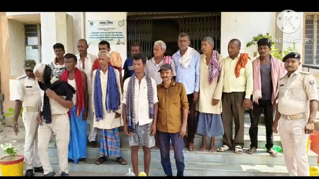 परना डाबर पुलिस ने क्षेत्र के विभिन्न गांव में छापेमारी कर शराब समेत दो धंधेबाज के साथ 11 पियक्कड़ गिरफ्तार