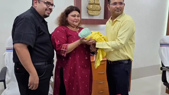 विशिष्ट दत्तक ग्रहण संस्थान से महाराष्ट्र के दम्पति ने 3 माह की बालिका को लिया गोद