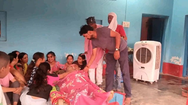 लोकप्रिय समाजसेवी के निधन पर प्रखंड के जनप्रतिनिधियों एवं अन्य मृतक के पार्थिव शरीर पर पुष्प अर्पित कर दी श्रद्धांजलि