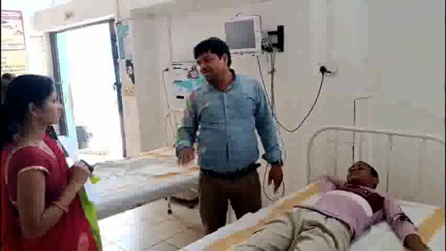 खांसी की दवाई समझकर दादी ने पोते को पिला दी फसलों में देने वाला कीटनाशक। अस्पताल में हुआ उपचार।