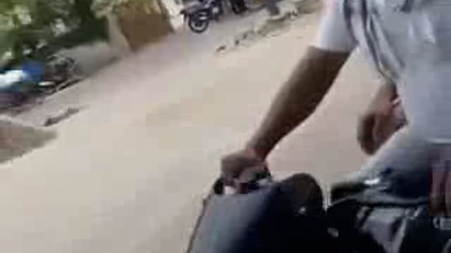 उत्तर प्रदेश 

➡️ ललितपुर में जेल जाते समय अपराधी ने चलाई बाइक
पुलिसकर्मी पीछे बैठकर करते रहे सवारी. 
वीडियो वायरल होने के बाद SP ने की कार्रवाई. 
पुलिसकर्मी लाइन हाजिर, विभागीय जांच शुरू...