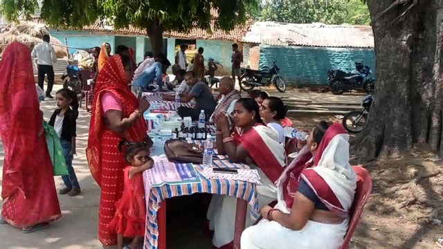 अंबेडकर समग्र सेवा शिविर में ग्रामीणों की उपस्थिति नगण्य, कई विभाग के पदाधिकारी रहे अनुपस्थित