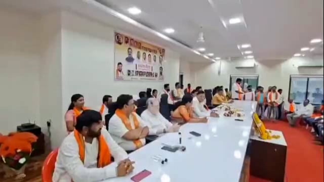 शासकीय विश्रामगृह येथे शिंदे गट शिवसेनेची आढावा बैठक संपन्न