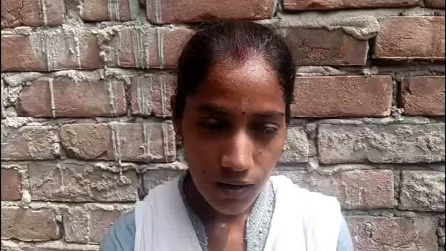 ससुराल वालों की प्रताड़ना से तंग आकर इंसाफ के लिए दर-दर भटक रही है विवाहिता।